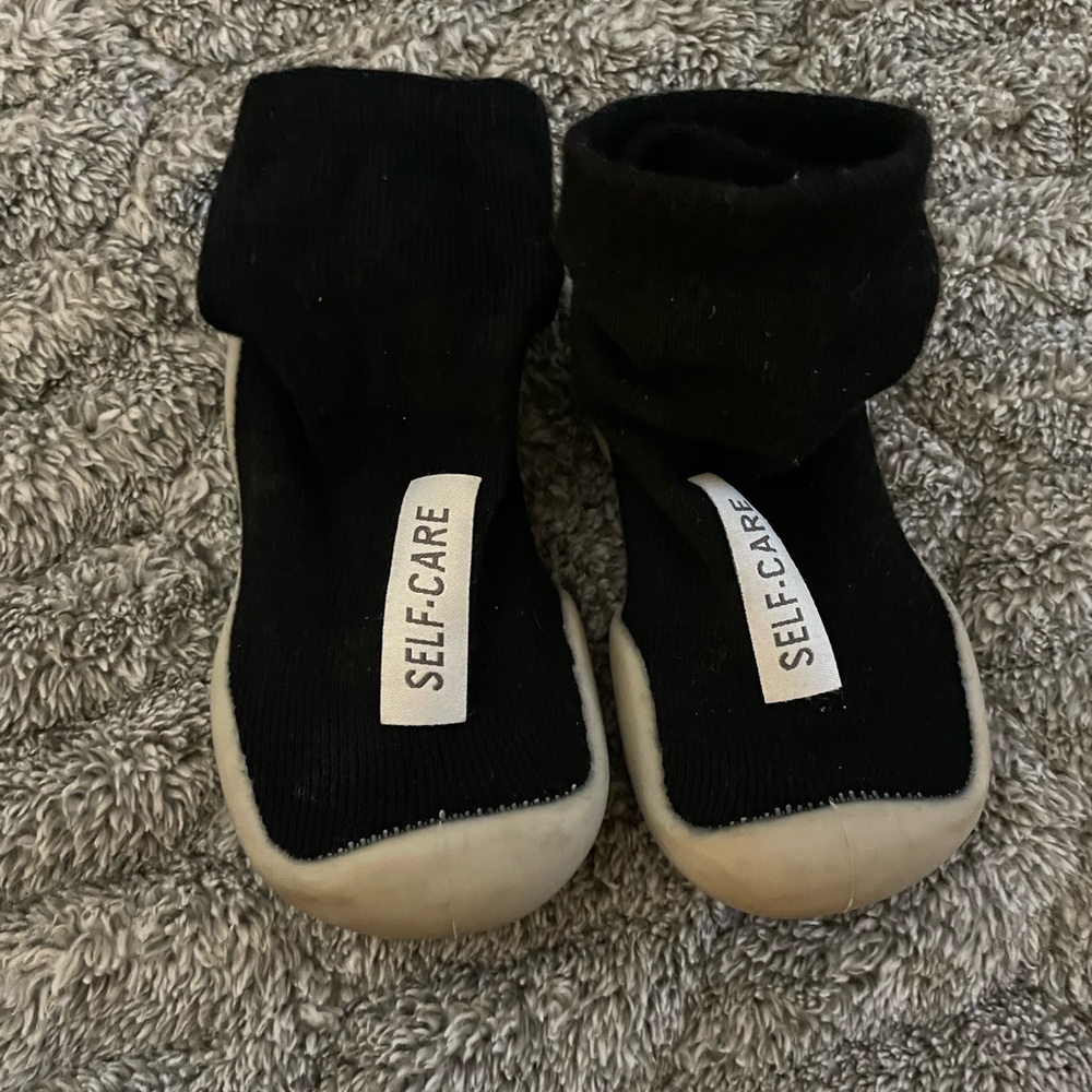 Grookz baby sock shoes